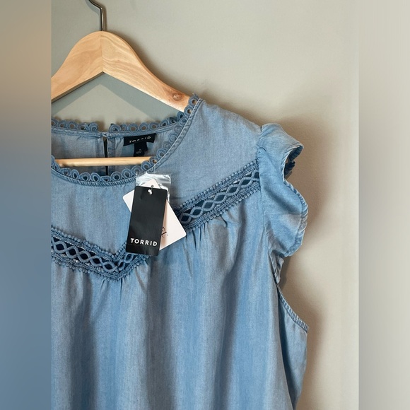 TORRID Flutter Blouse - Denim Medium Wash- Size 1X- New w Tags - Picture 8 of 12